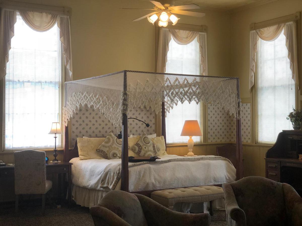 Chambery Inn リー エクステリア 写真