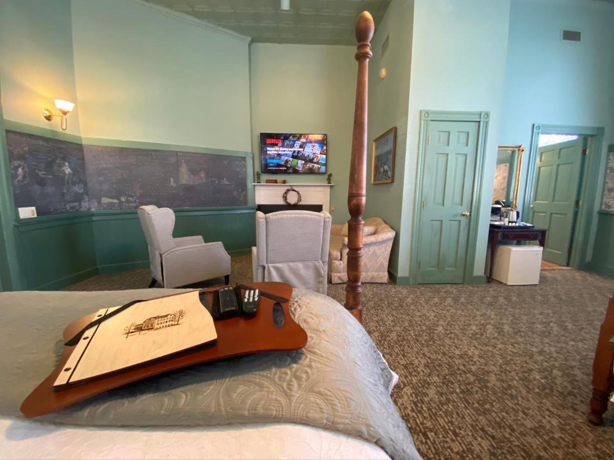 Chambery Inn リー エクステリア 写真