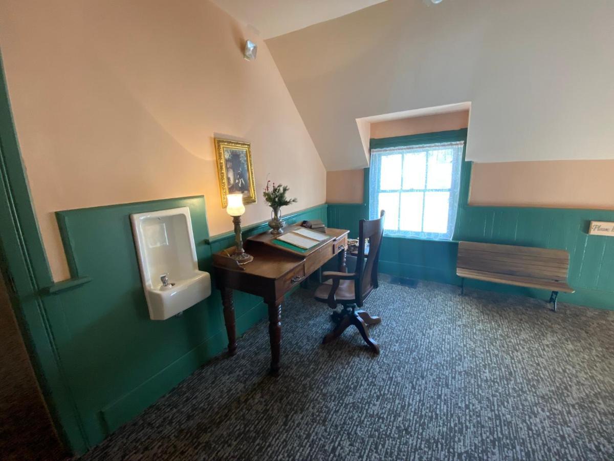 Chambery Inn リー エクステリア 写真