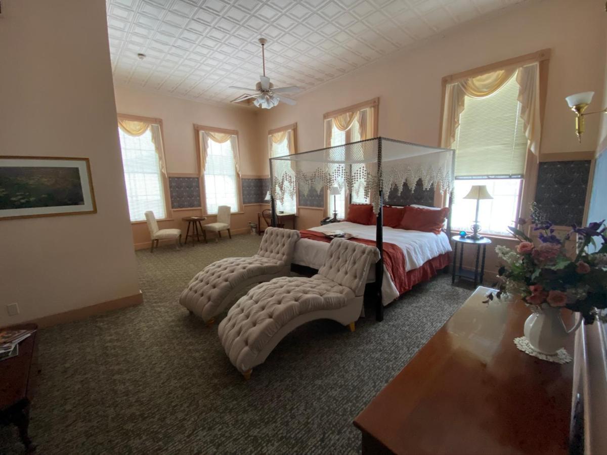 Chambery Inn リー エクステリア 写真