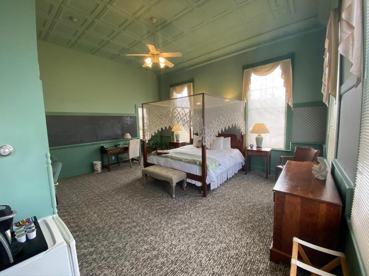 Chambery Inn リー エクステリア 写真