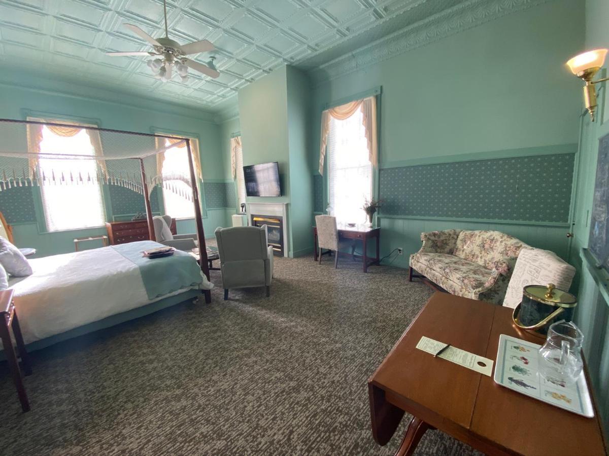 Chambery Inn リー エクステリア 写真