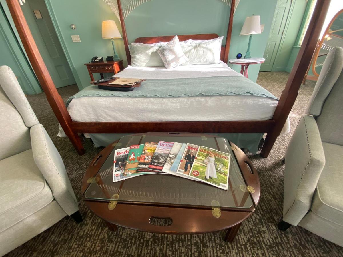 Chambery Inn リー エクステリア 写真