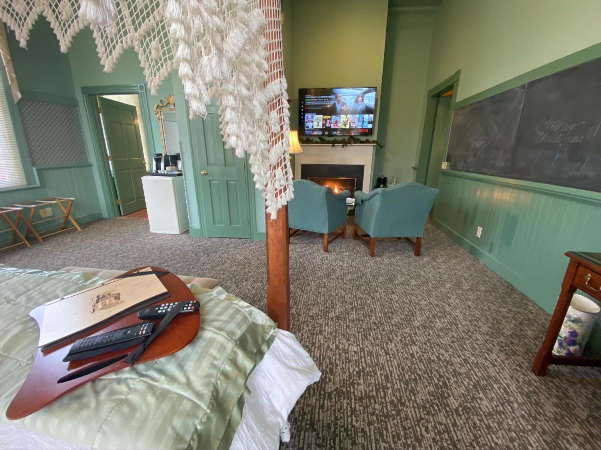 Chambery Inn リー エクステリア 写真