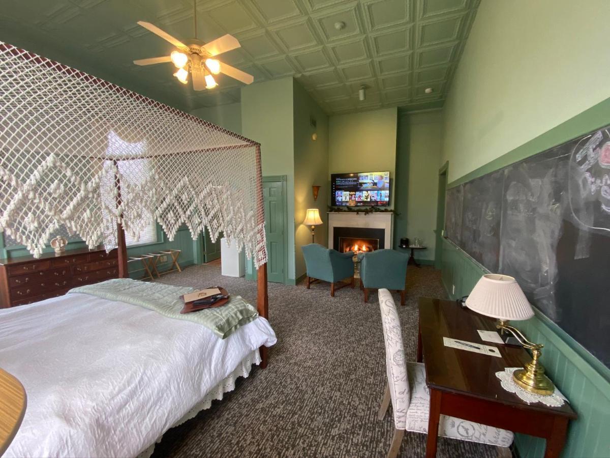 Chambery Inn リー エクステリア 写真