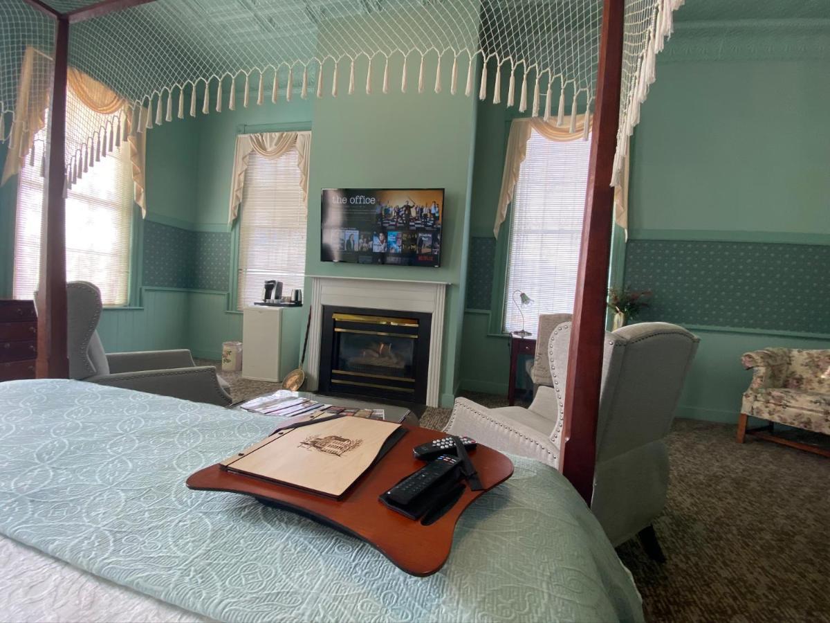 Chambery Inn リー エクステリア 写真