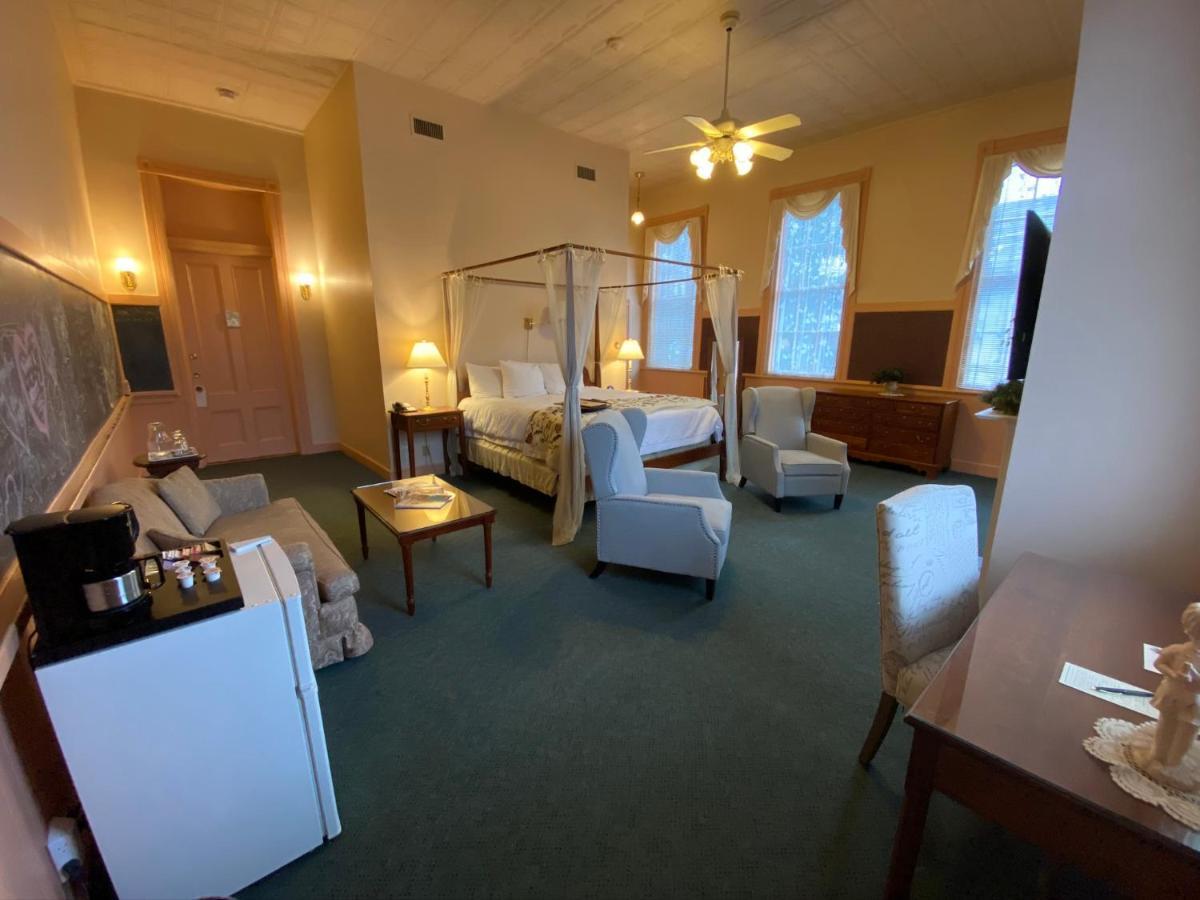 Chambery Inn リー エクステリア 写真
