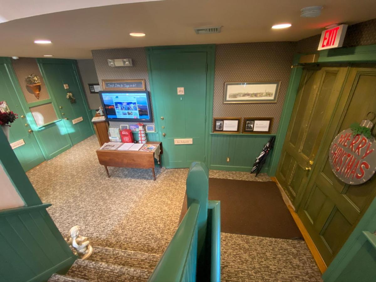 Chambery Inn リー エクステリア 写真