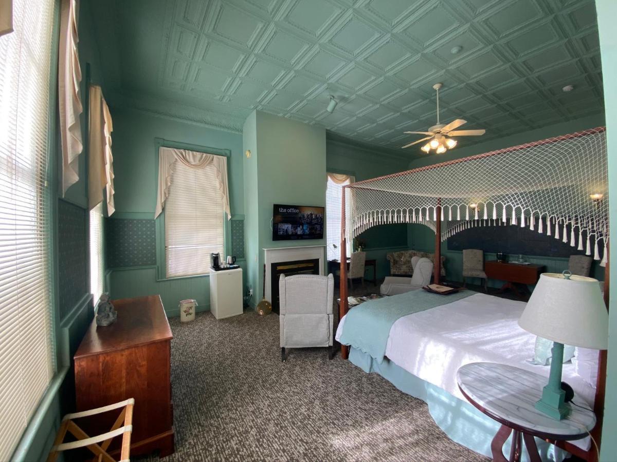 Chambery Inn リー エクステリア 写真