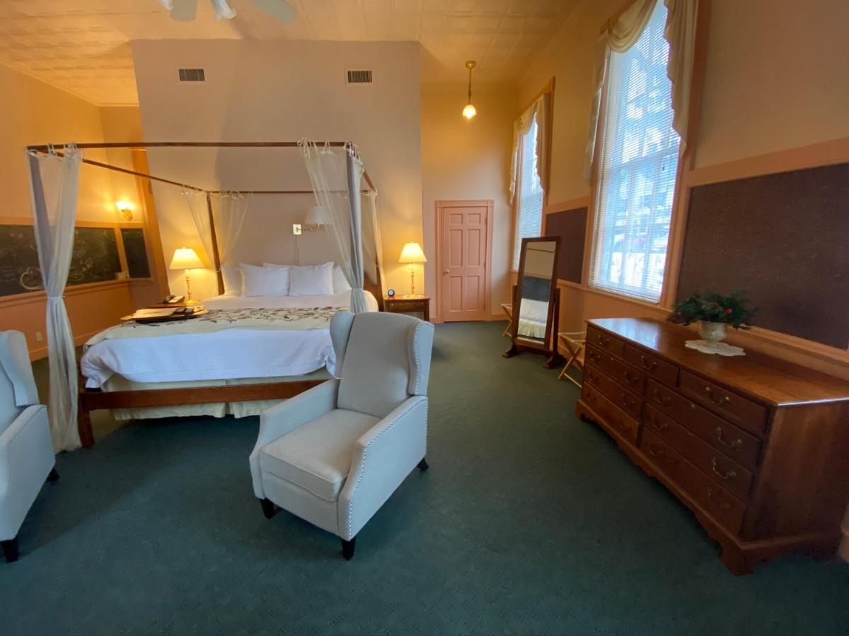 Chambery Inn リー エクステリア 写真